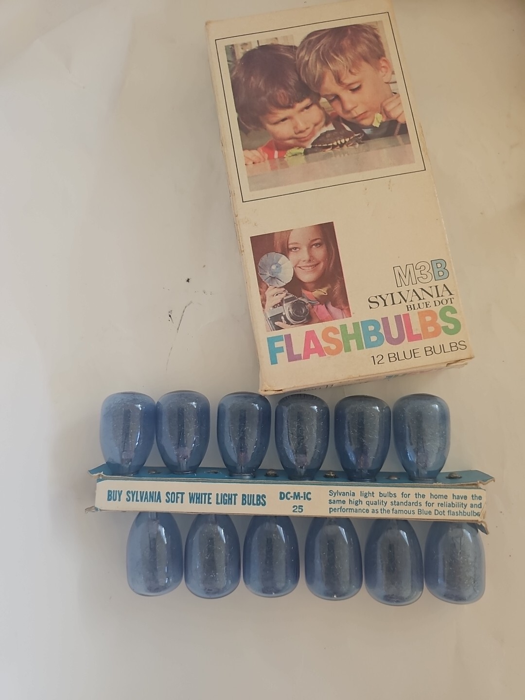 General Electric GE M3 &3 B Flashbulbs Lot of 100 Blue & Clear Flash Bulbs