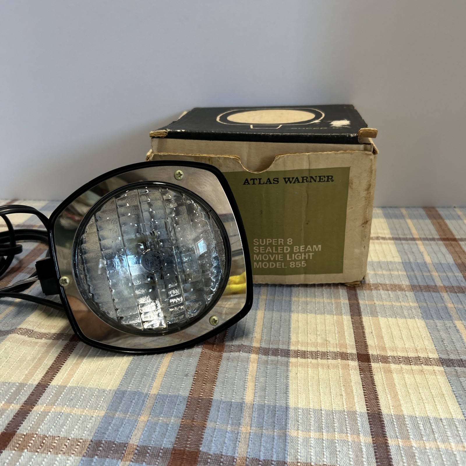 Atlas Warner Super 8 Sealed Beam Movie Light Model 855-Original Box with Film