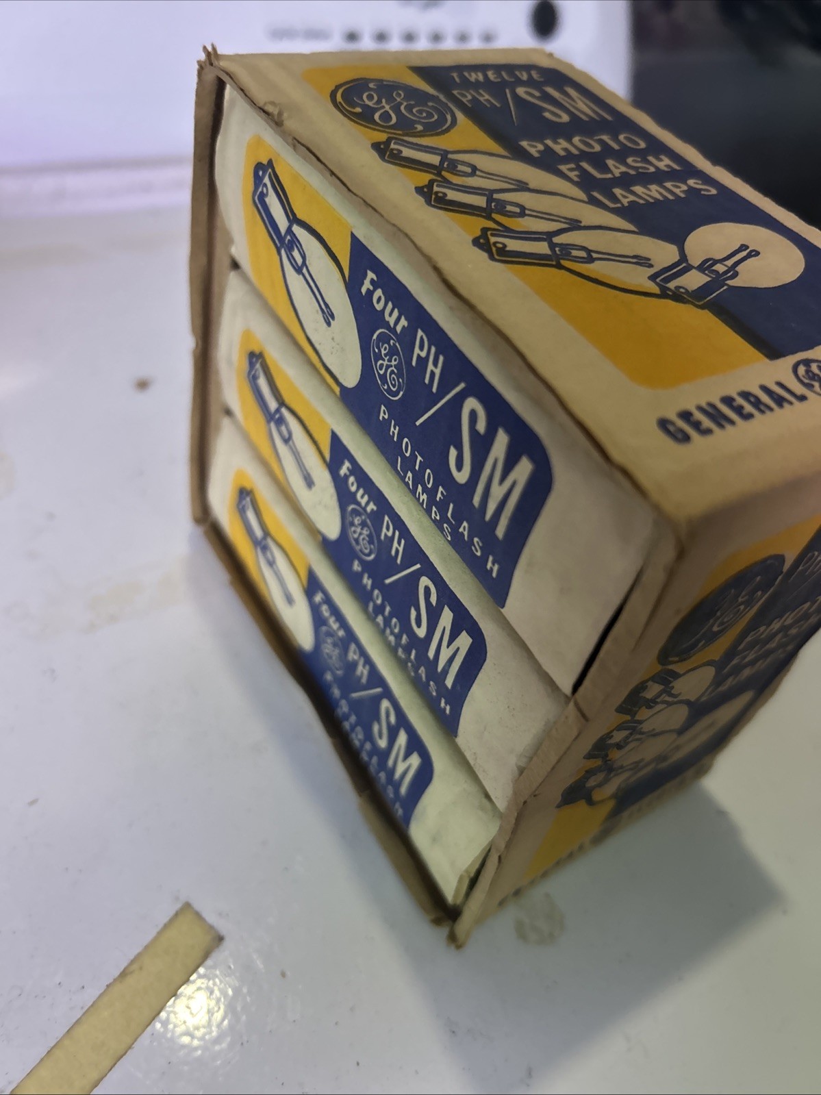 12 General Electric PH/SM Photo Flash Lamps