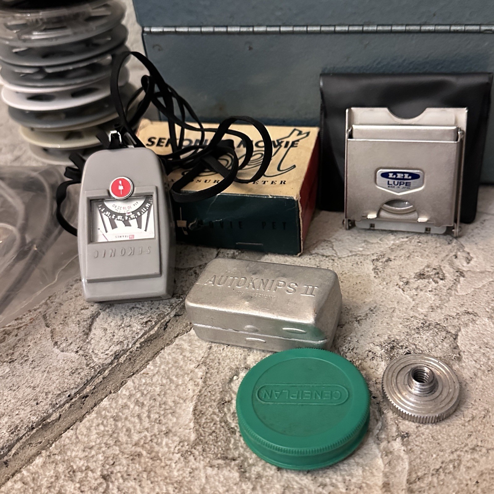 Vintage Logan De Luxe Movie Film 8mm 12-Reel Chest Autoknips Sekonic Meter Lot