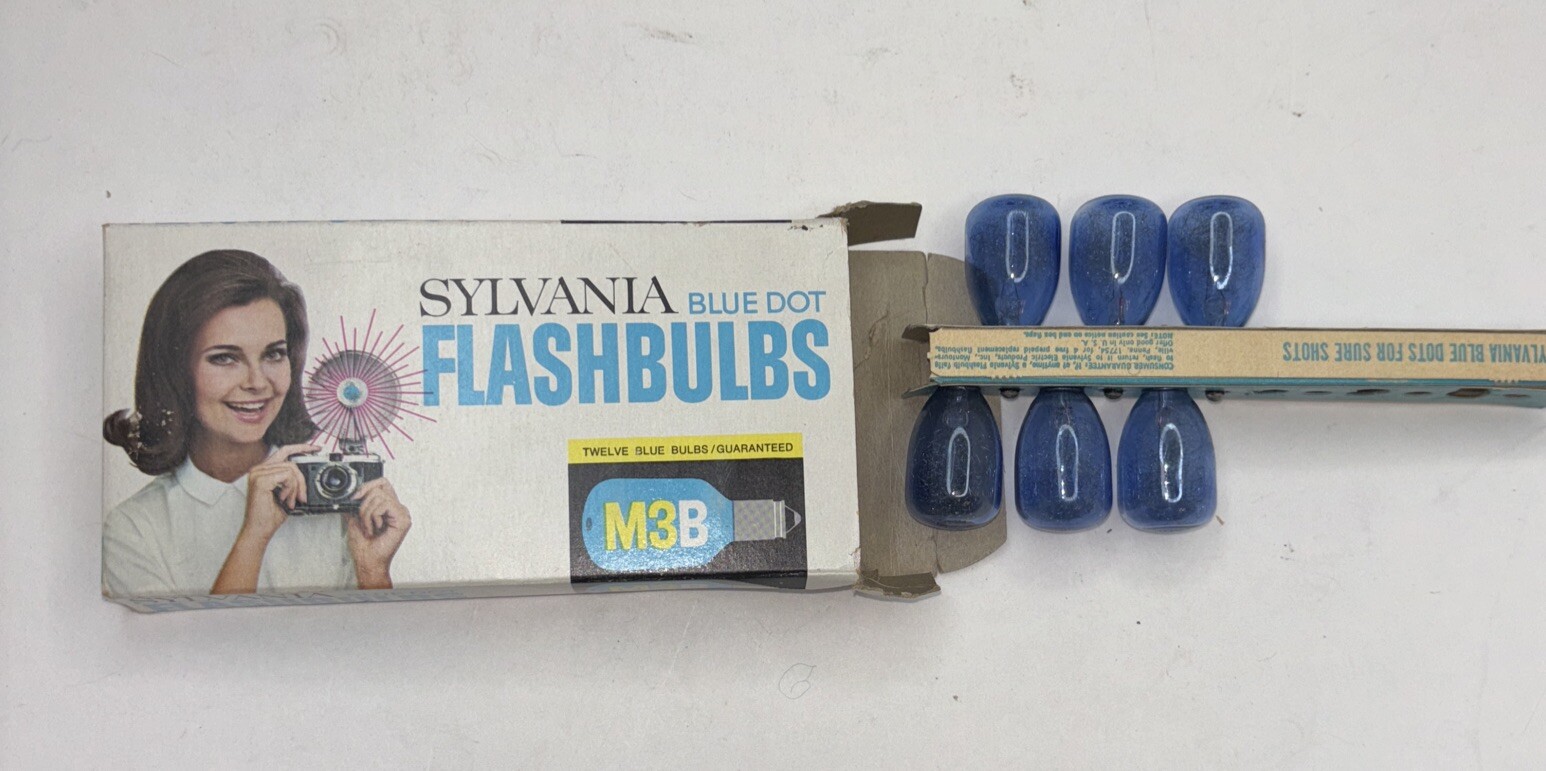 Vintage Sylvania Blue Dot Press Flashbulbs Mixed Lot Of 32 M3B M-28 M-2B Retro