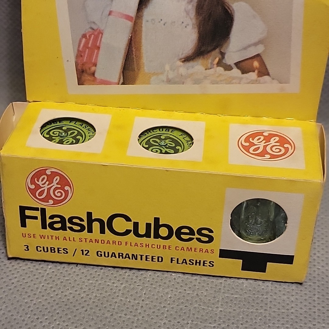 Vtg GE Flash Cubes 3 cubes 12 flashes for Standard Flash Cube Cameras NOS