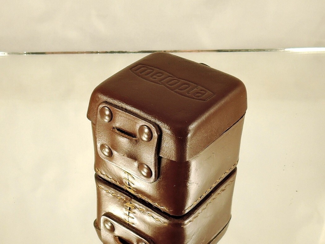 FLEXARET MEOPTA Leather box for a square lens hood B40 and four filters B36