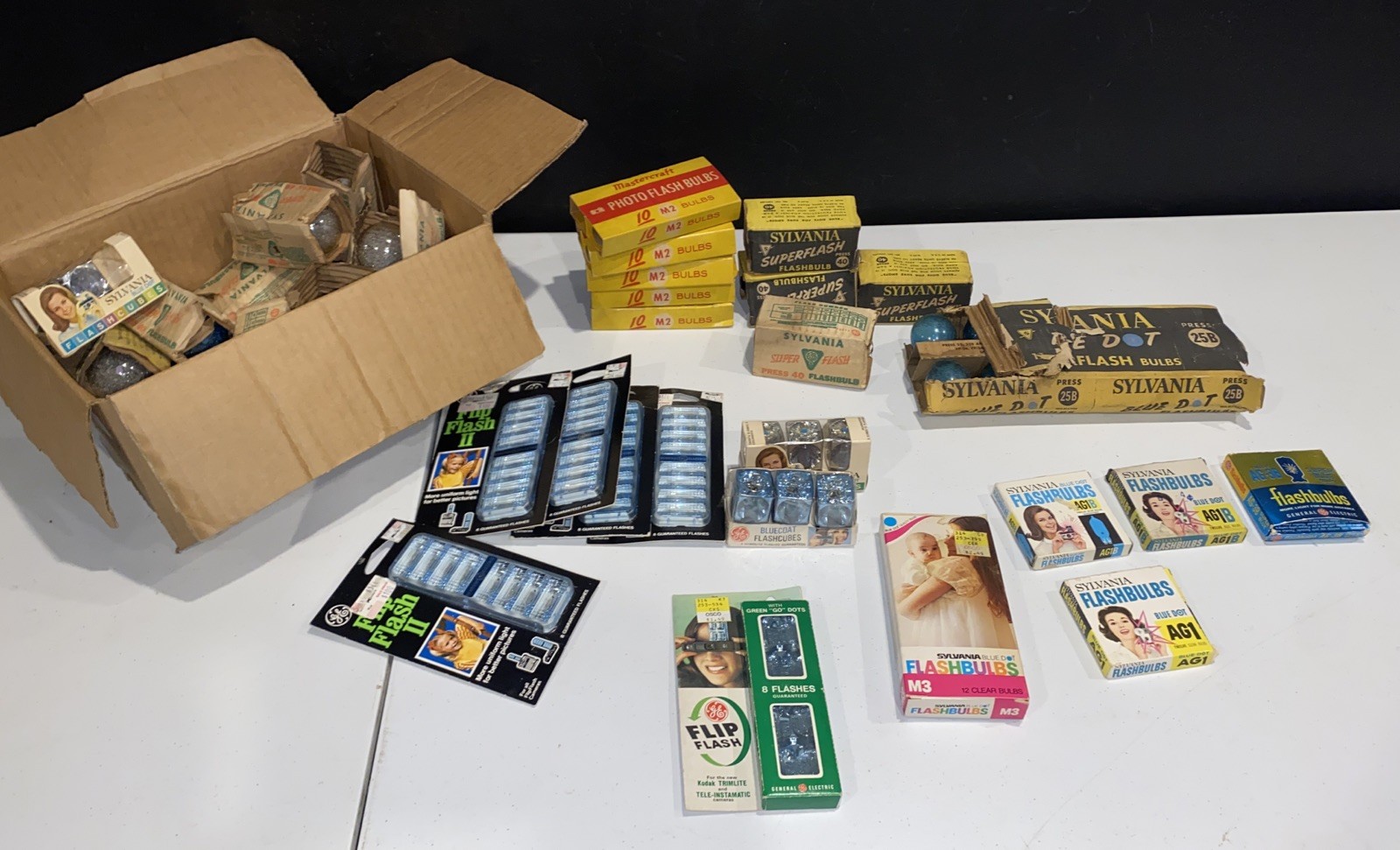 Vintage Lot of Unused Flash Bulbs & Cubes GE, Sylvania & Mastercraft