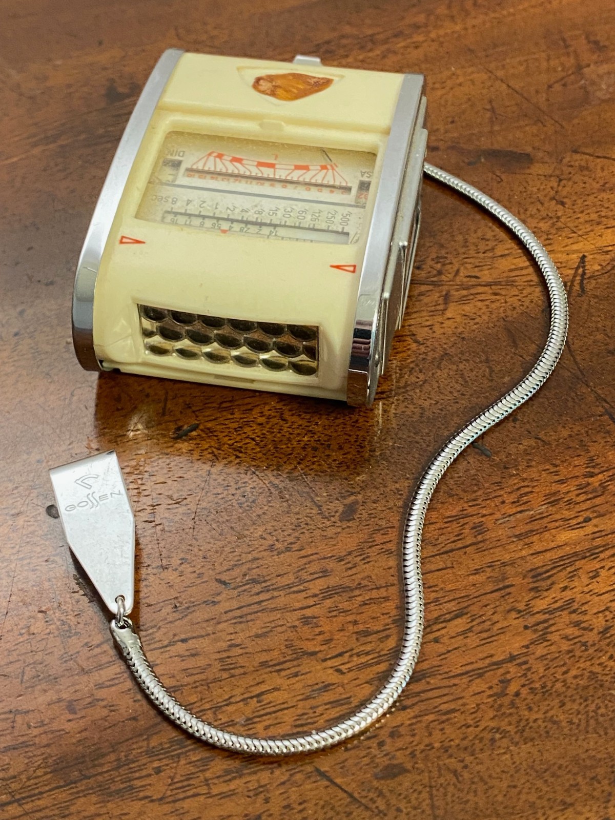 Gossen Color Finder, non-operating, with chain.