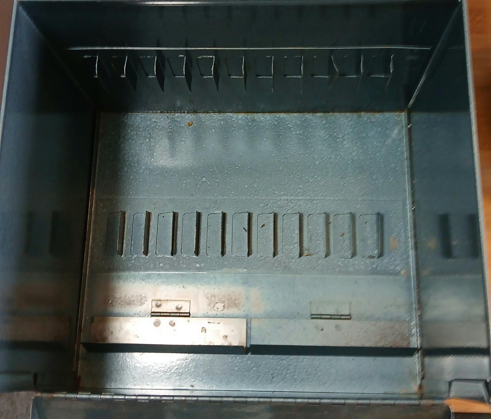 VTG Logan Deluxe Metal 8mm Film Chest 12 Slots Box Storage + 12 Reels & Cases