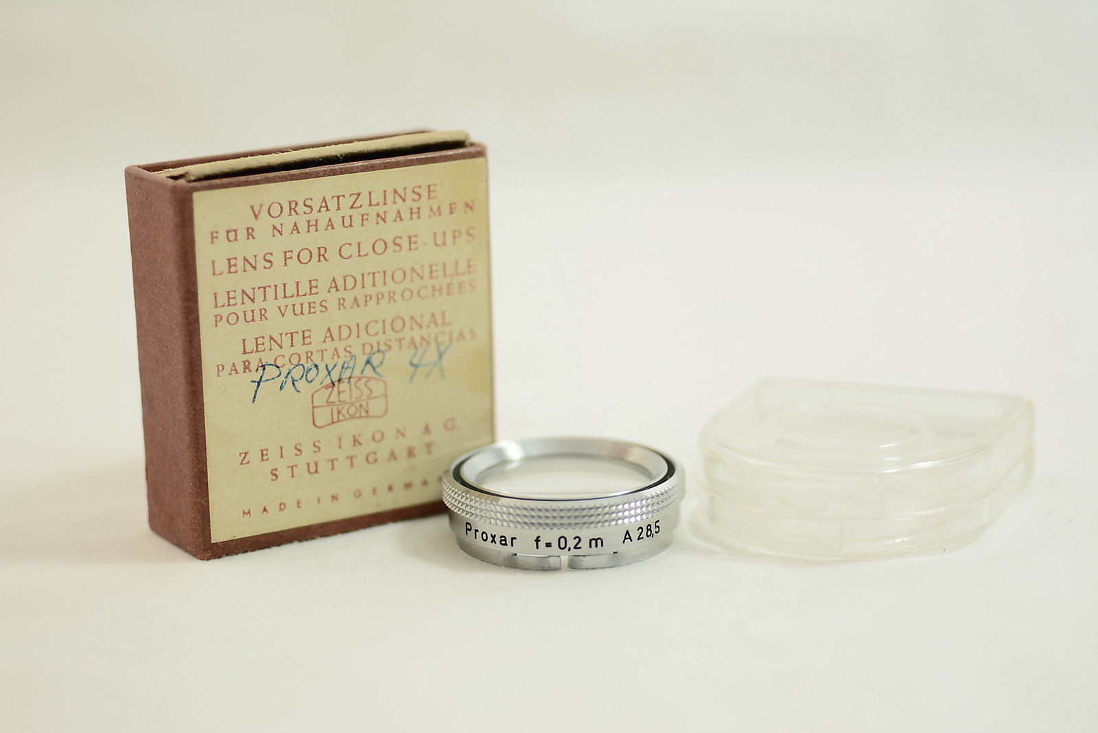 VINTAGE CARL ZEISS IKON PROXAR 28.5MM F 0.2 CLOSE-UP LENS WITH CASE AND BOX