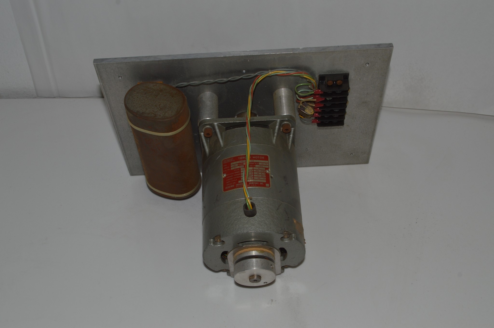 *TC* ELINCO TORQUE MOTOR TYPE GJRNXD-1119-6D5 – VINTAGE FILM REWINDER (TGS27)