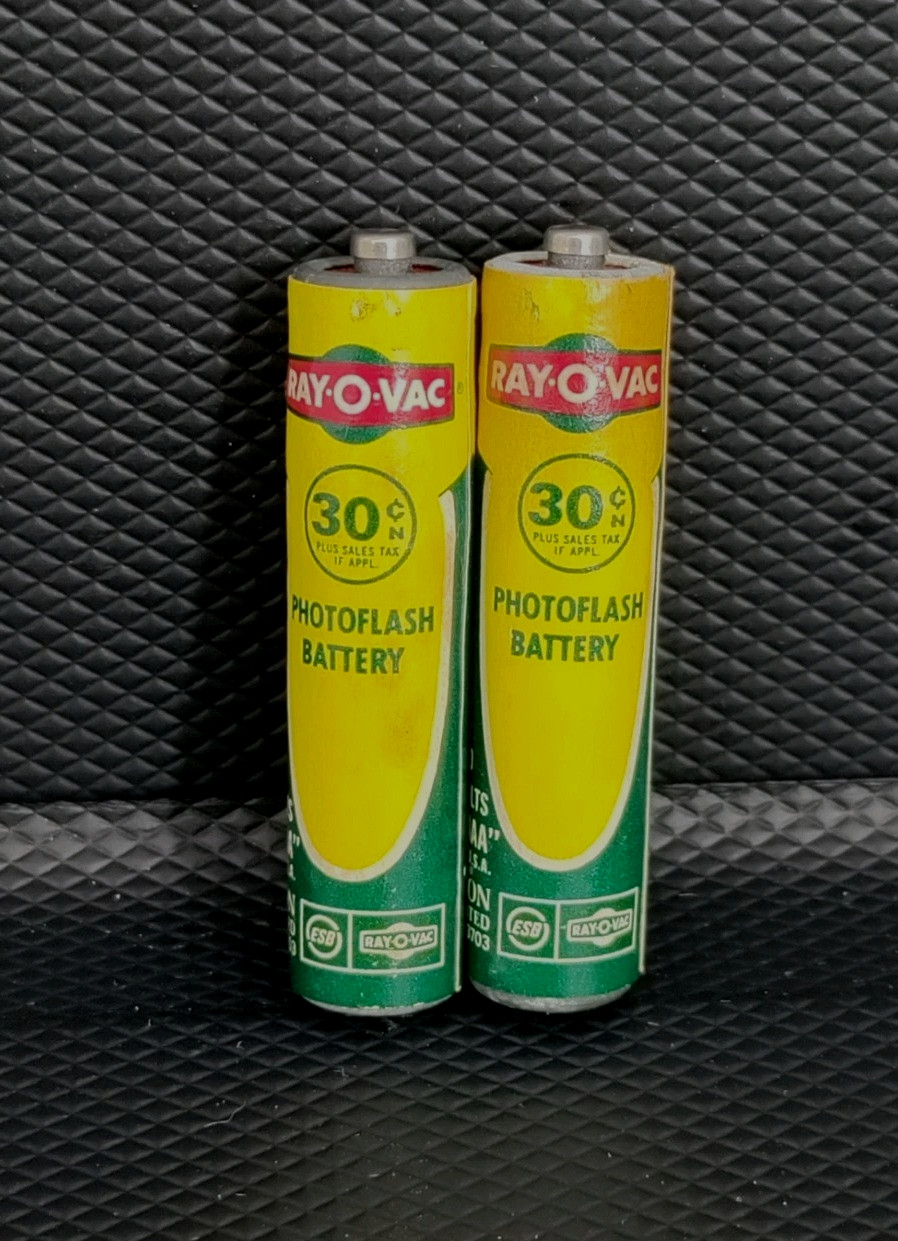 2 -1970’s VTG Ray-O-Vac #410 AAA PhotoFlash Batteries Photography Camera Display