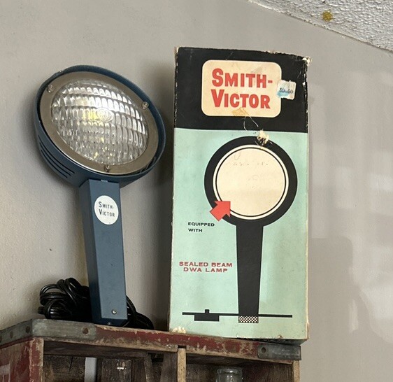 Smith-Victor Model L-5 Compact Movie Light Vintage 1962 GE Beam NOS
