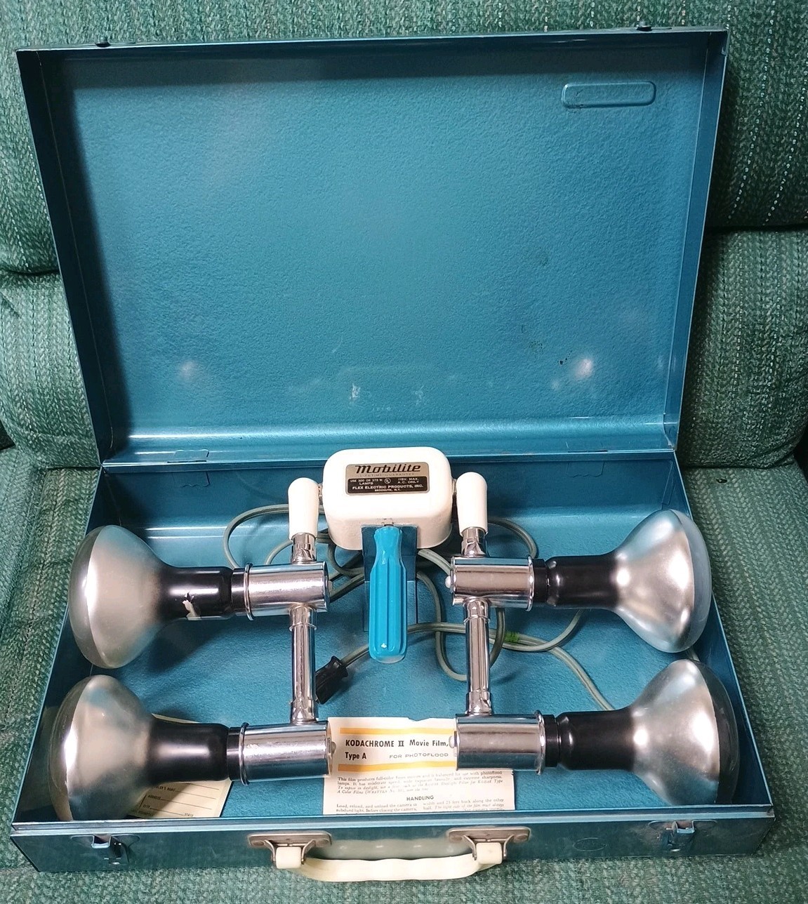 Vintage Mobilite Spot Light 4 Bulb Bar for Photography w/Metal Case