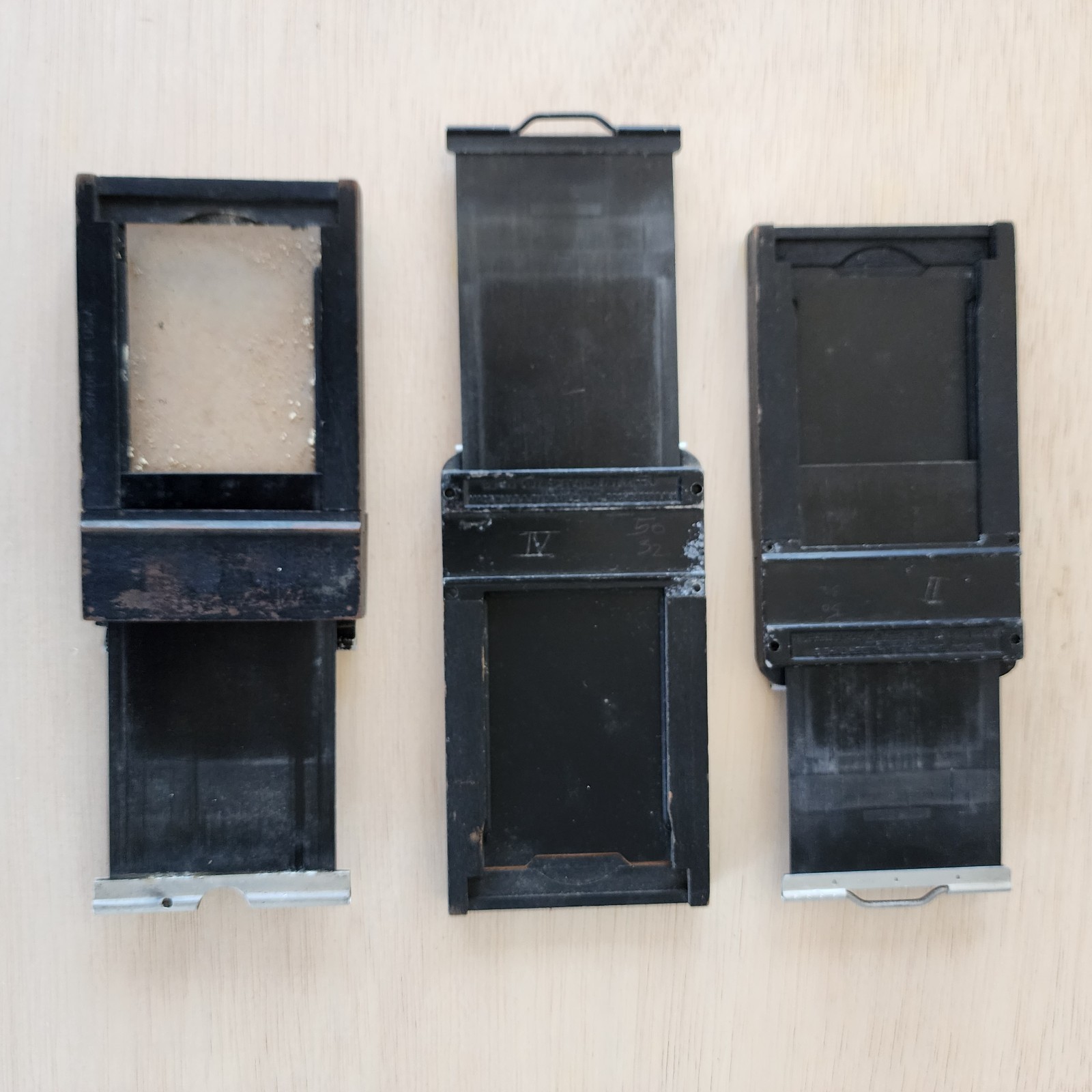 Lot of 3 Graflex 2×3 Graphic Film Holders Type V – Vintage – 1 Incomplete