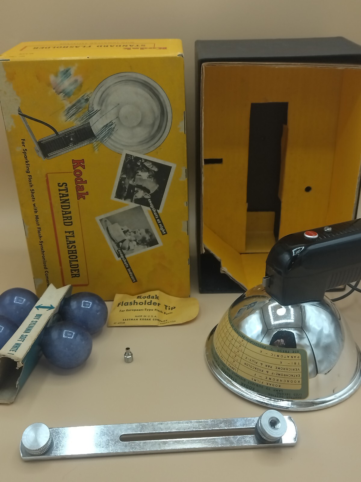 Vintage Kodak Standard Flasholder 720 IOB w/ 4 Blue Dot Sylvania Lamps Bundle