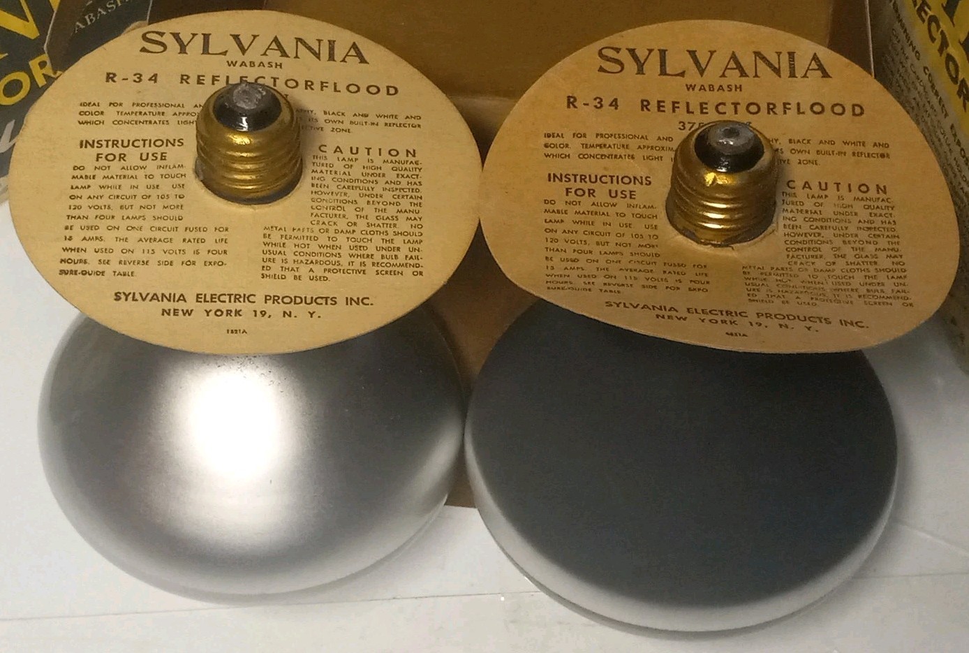 Vintage 1960’s Sylvania Wabash R34 115-120V 375 Watt Movie Light Bulbs & Boxes