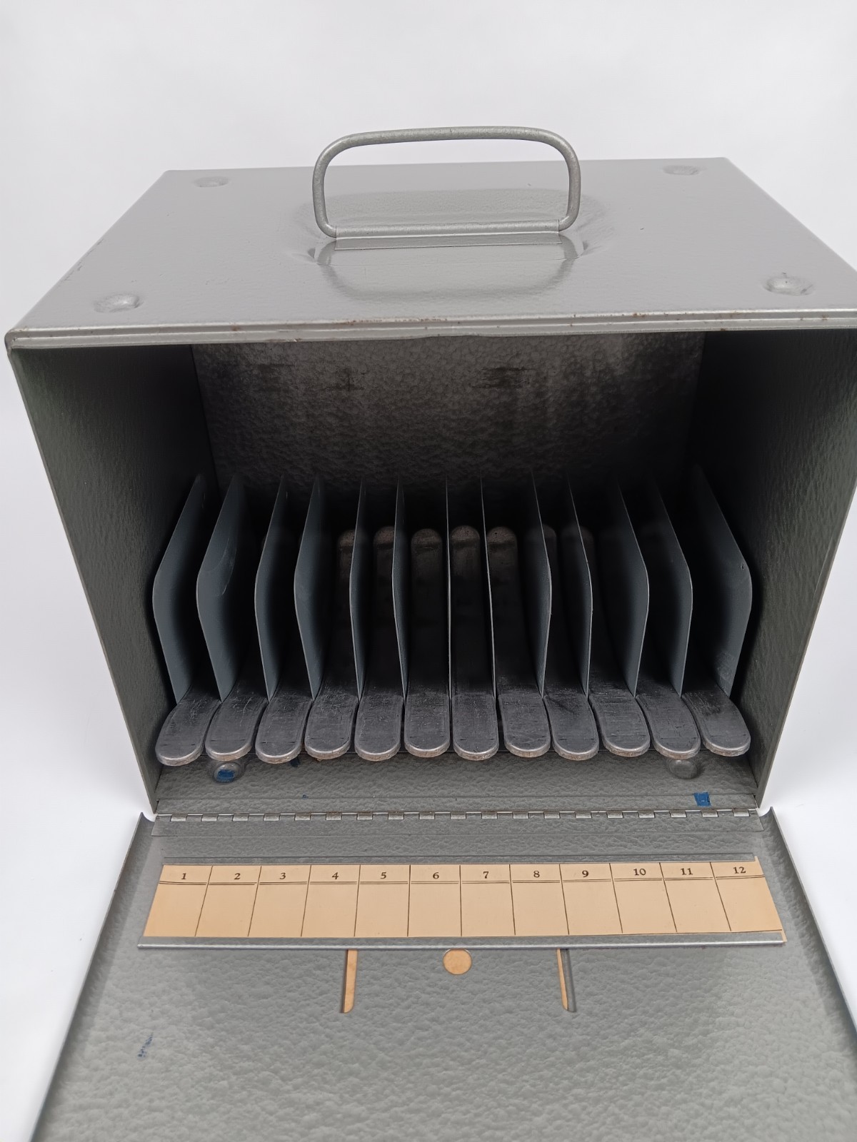 Vintage Brumberger Metal 8mm Film Chest Carrying Case With 4 Film Cans