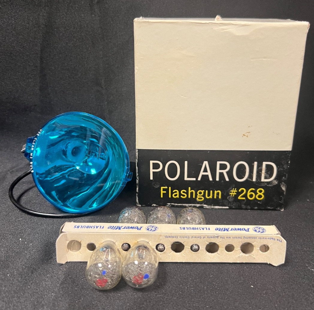 Polaroid Vintage Camera Flashgun #268 with 5 Sylvania Blue Dot Flash Bulbs