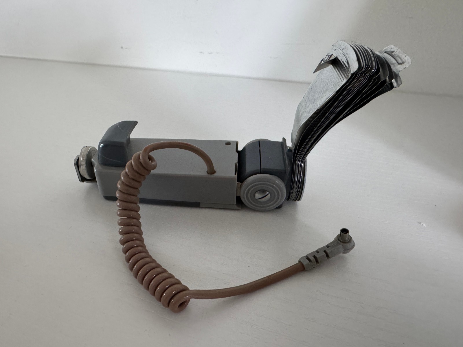 Vintage Honeywell Tilt-A-Mite Collapsible Flash Unit Untested