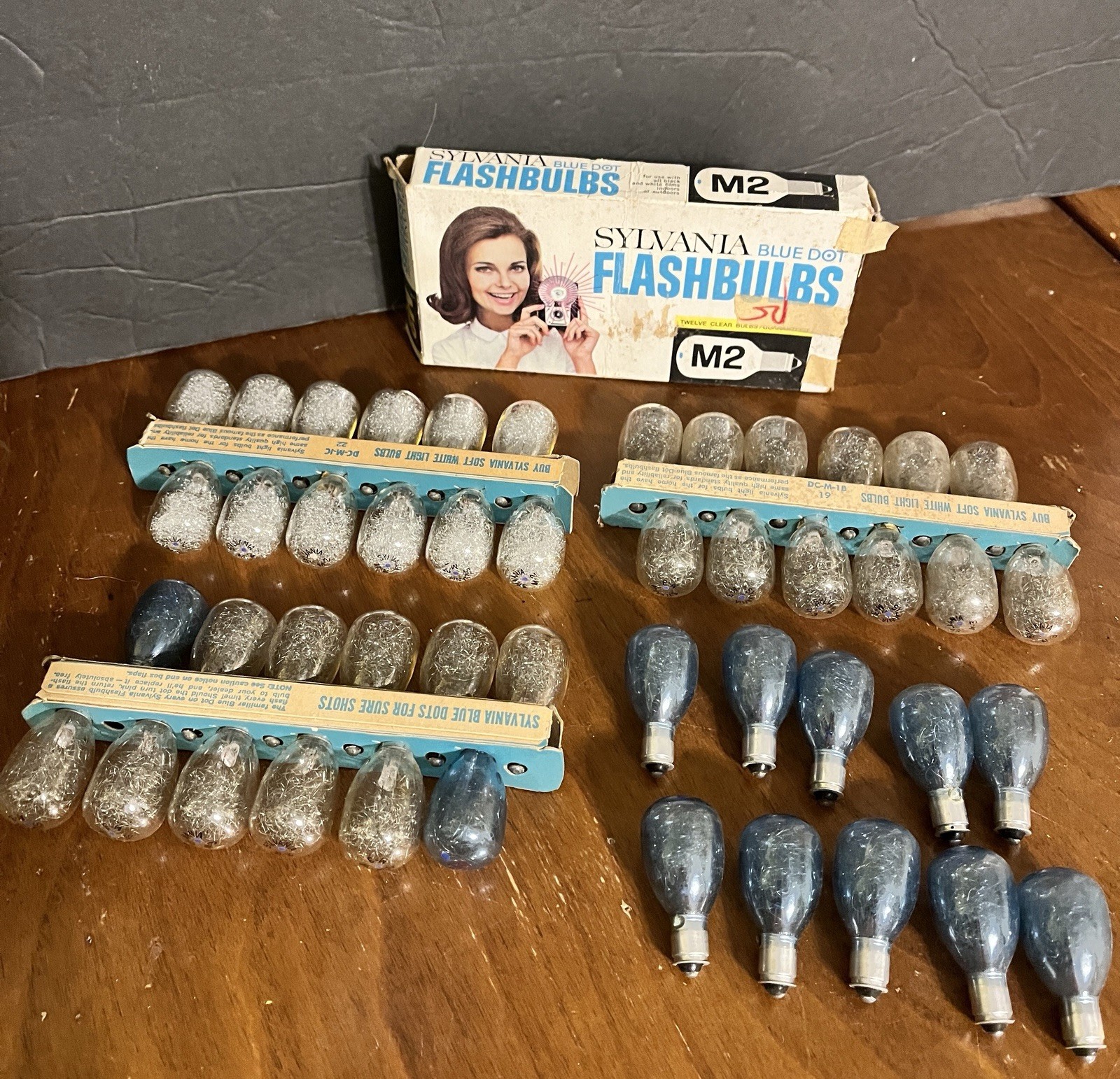 Vintage Sylvania Flashbulbs Blue dot DC-M-1B Lot Of 36 Bulbs- New Old Stock