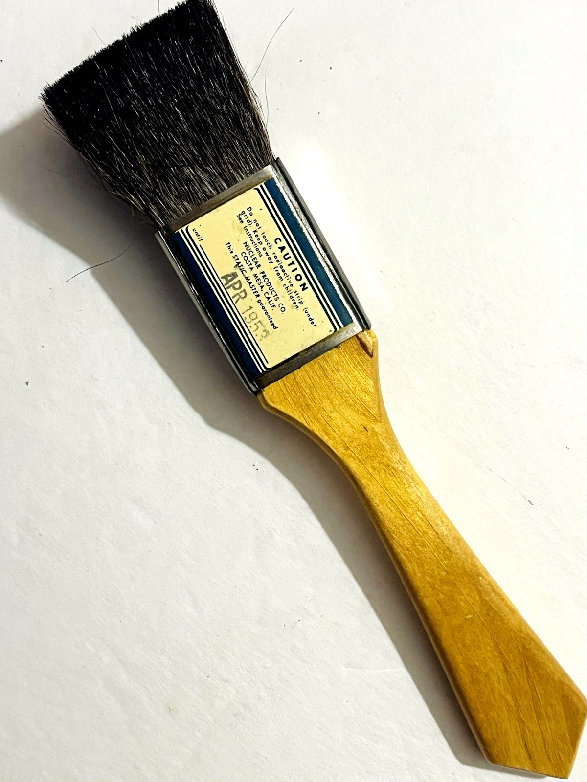 STATIC MASTER NUCLEAR PRODUCTS VINTAGE 1953 ANTI-STATIC BRUSH w/WOODEN HANDLE