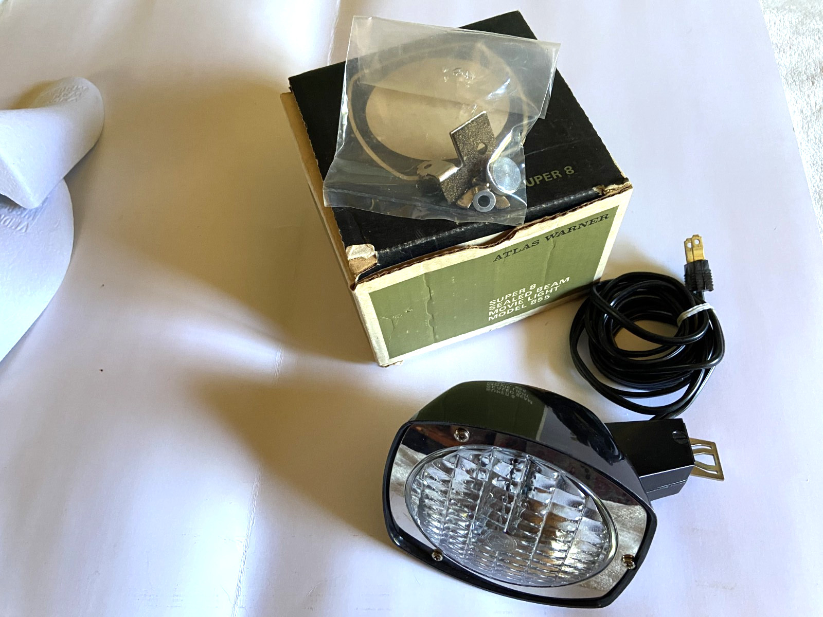 Super 8 Sealed Beam Movie Light Model 855 w/.Box NOS