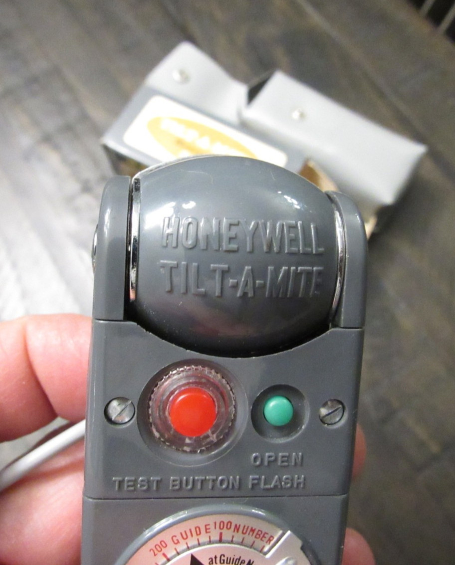 HONEYWELL TILT-A-MITE Camera Flash Unit Collapsible Fan Style w/ Case And Box