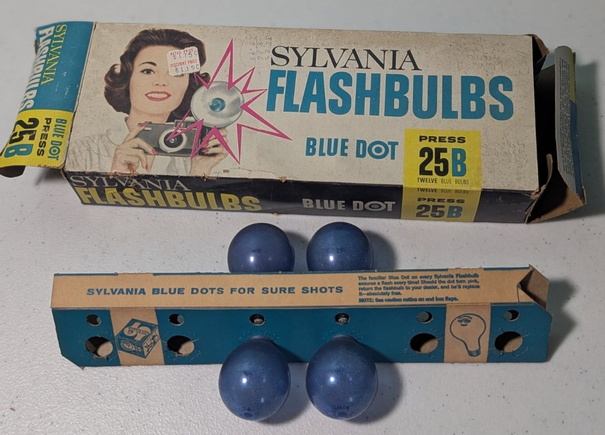 Sylvania Blue Flashbulbs 4 Bulbs Total With Box Vintage
