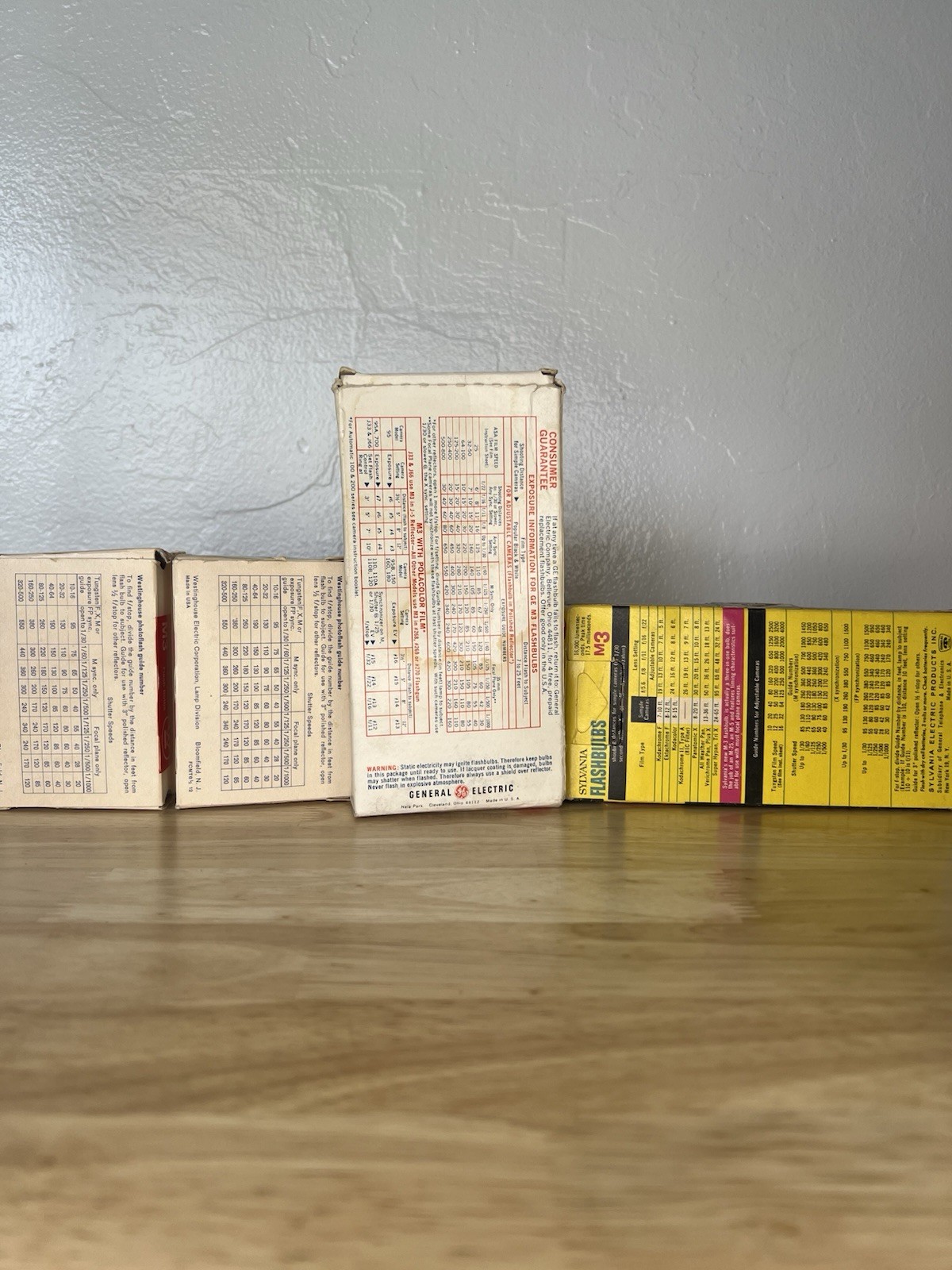 vintage m3 flashbulbs GE Sylvania Westinghouse 36 bulbs 1 bluedot kodachrome NOS