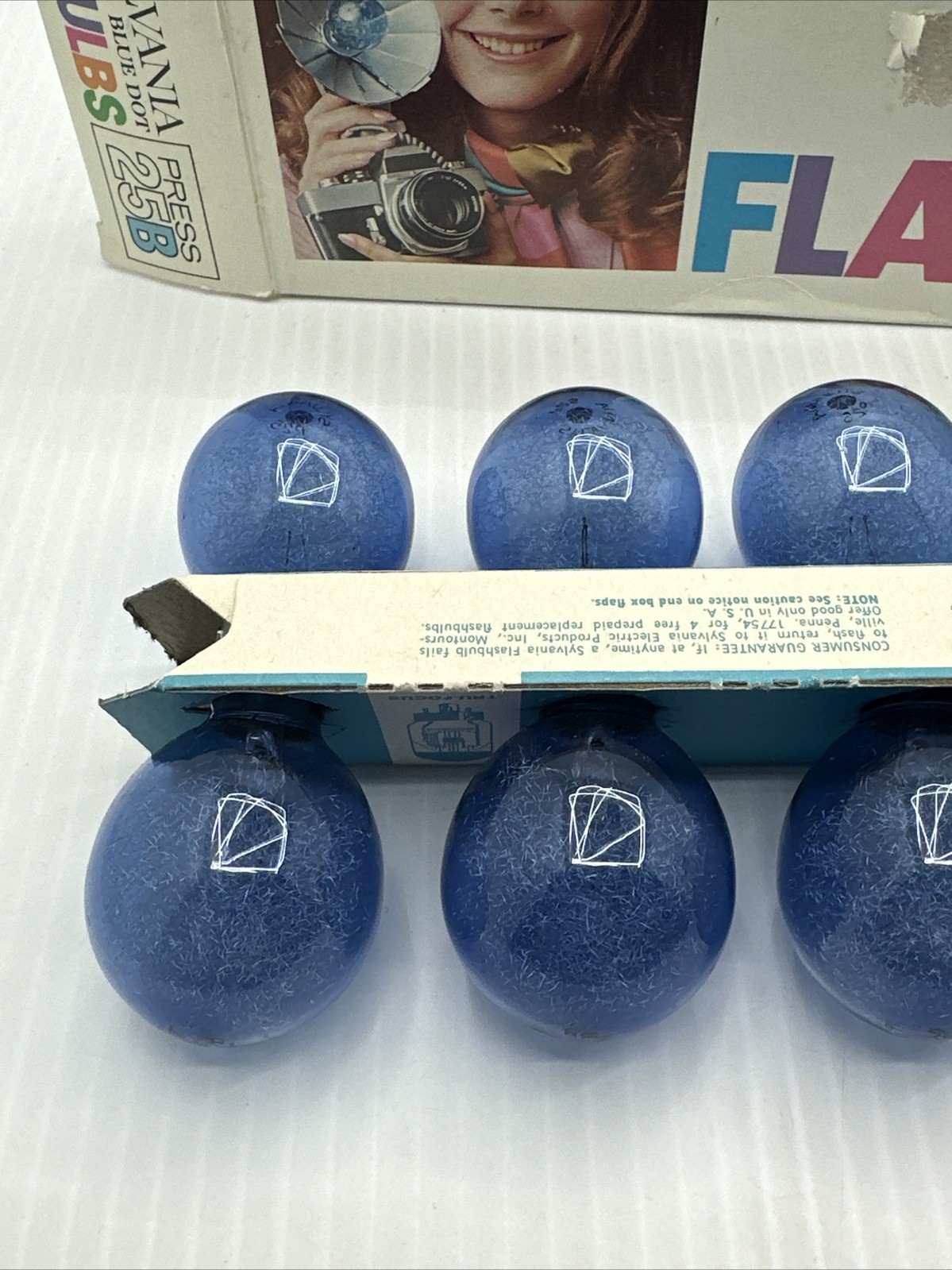 12 Vintage Sylvania Blue Dot Flash Bulbs Press 25B Flashbulbs For Camera