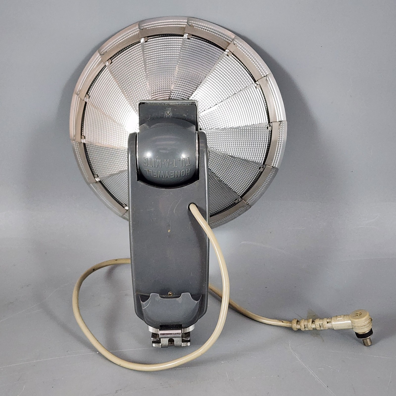 Honeywell Tilt-A-Mite Camera Flash Unit Collapsible Fan – Untested