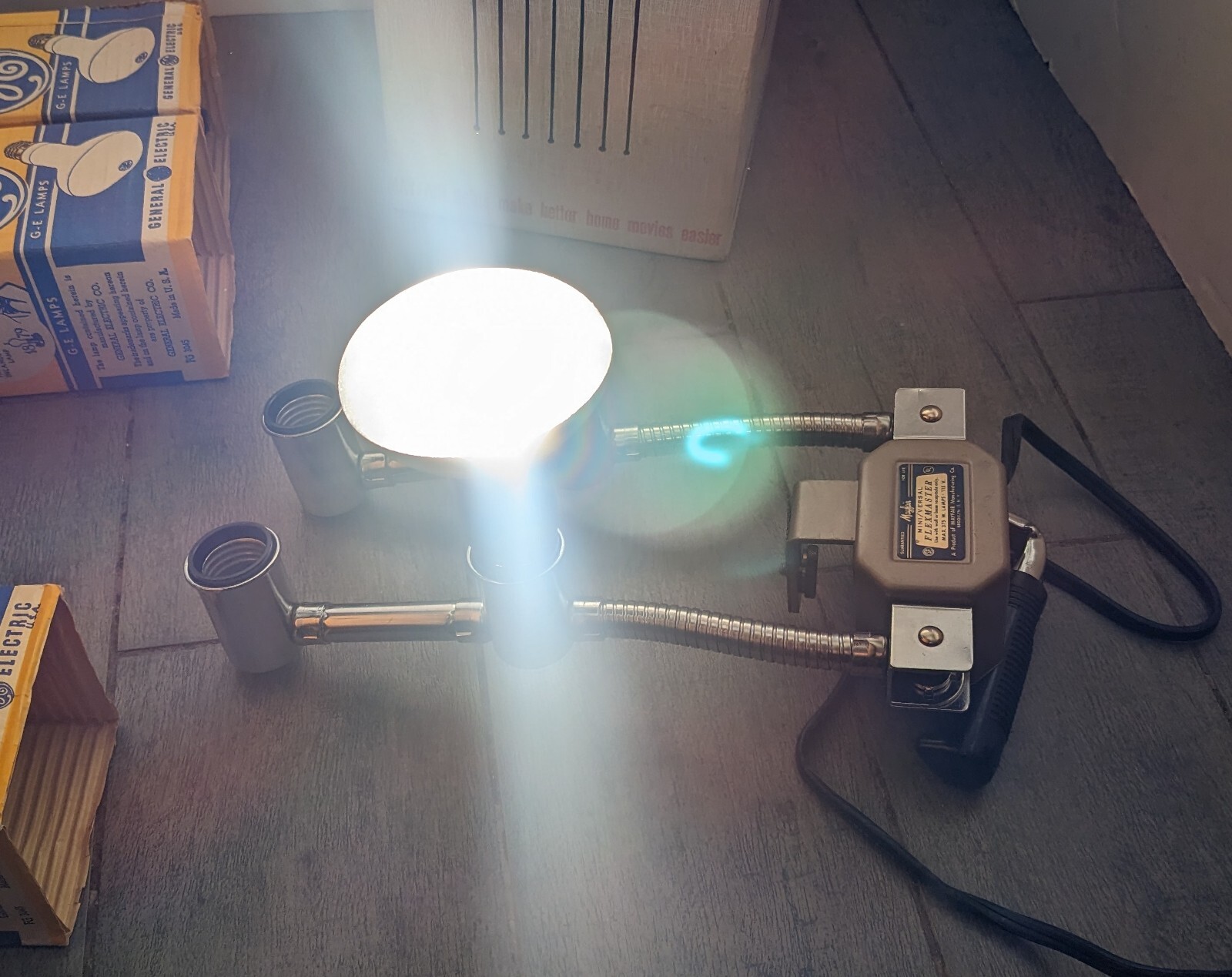 Vintage MAYFAIR Flexmaster Mini/Versal Home Movie Photo Camera Lights