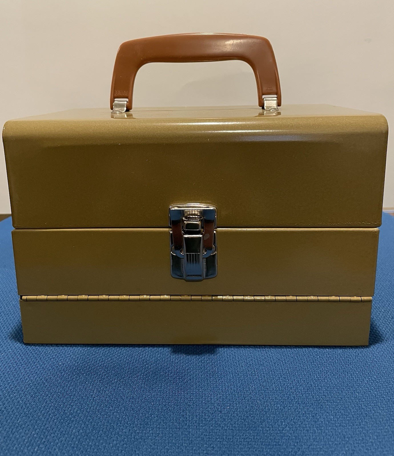 Metal Logan 8mm Movie Reel Chest Storage Case Tan, holds 12 reels New Old Stock