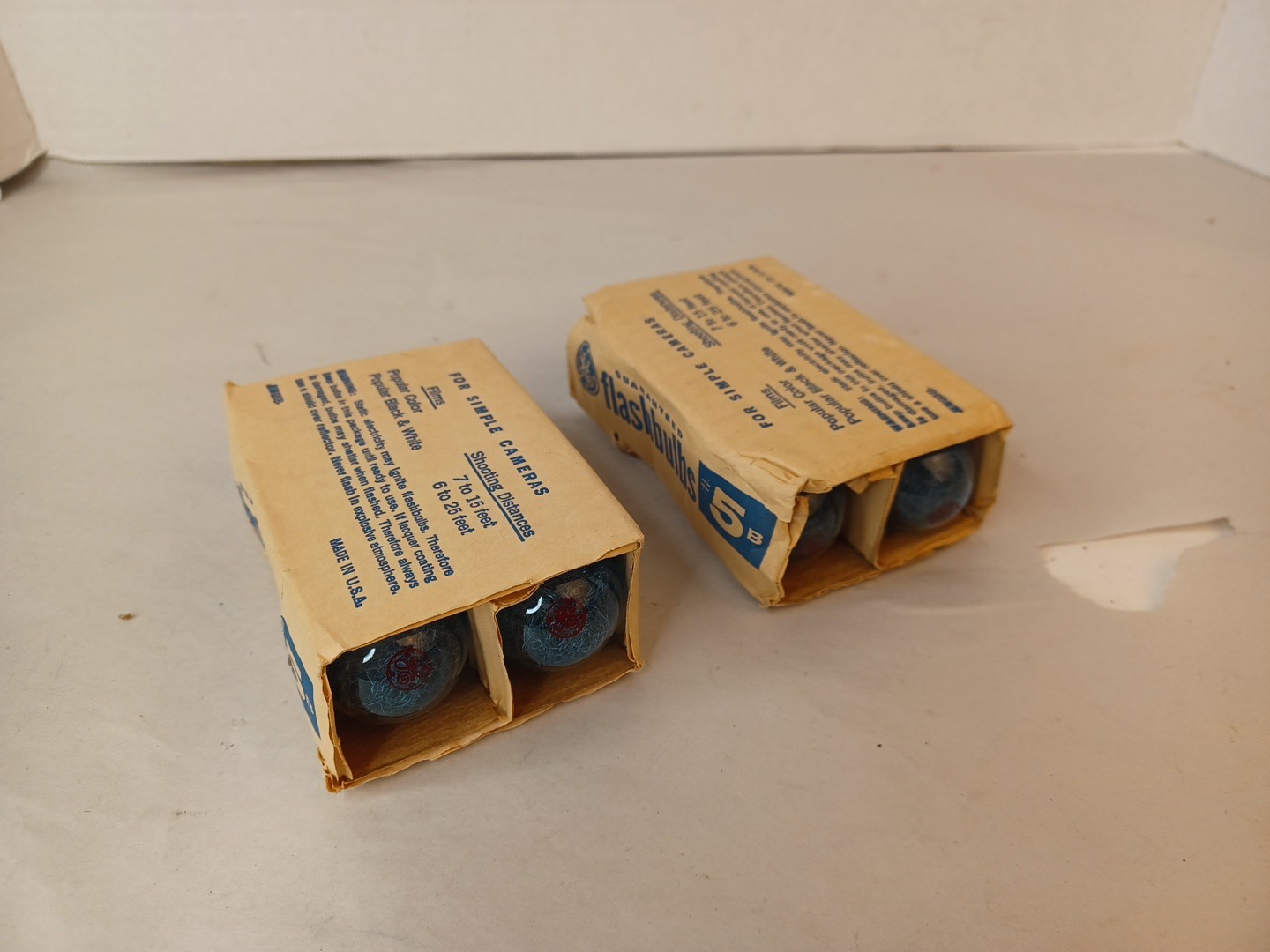Vtg lot General Electric GE 5B Blue Camera Flash Bulbs 8 Bulbs