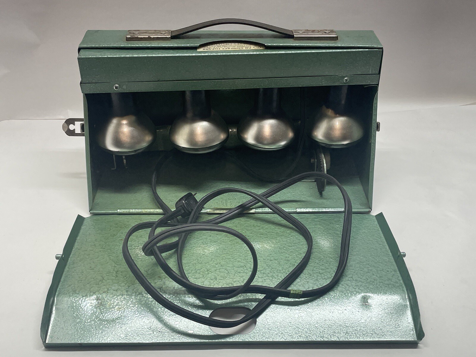 Vintage movie photo Light Pm compact top light with 4 dan lamps new with tags