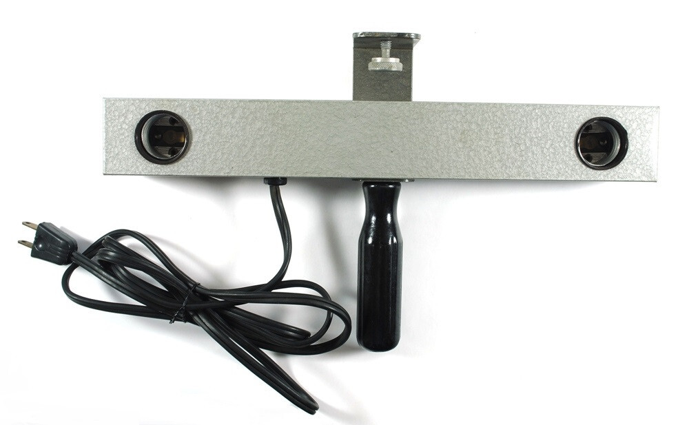 Compact 2-Bulb Light Bar for Movie Camera CKC Model 150 Metal Case Vintage 1960s