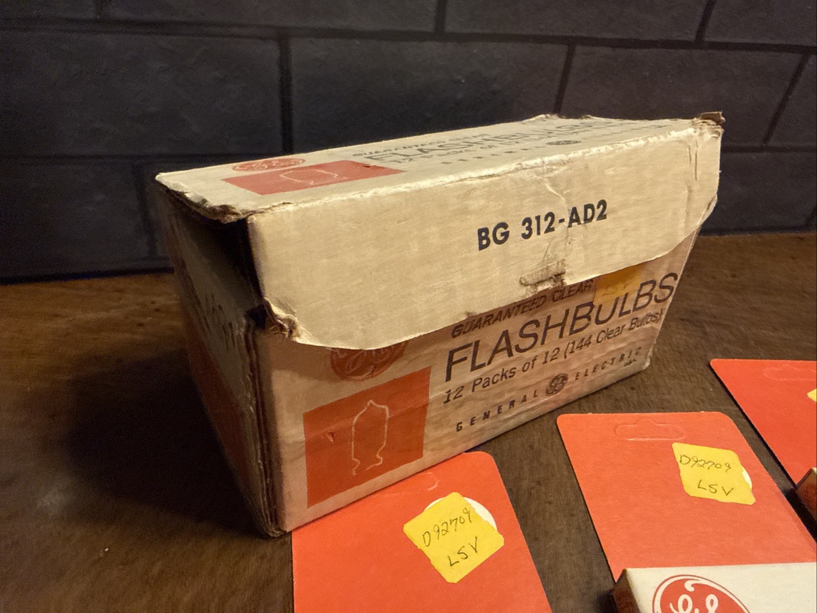 Vintage GE General Electric AG-1 Flashbulbs Qty 12 X 8 in Original Boxes