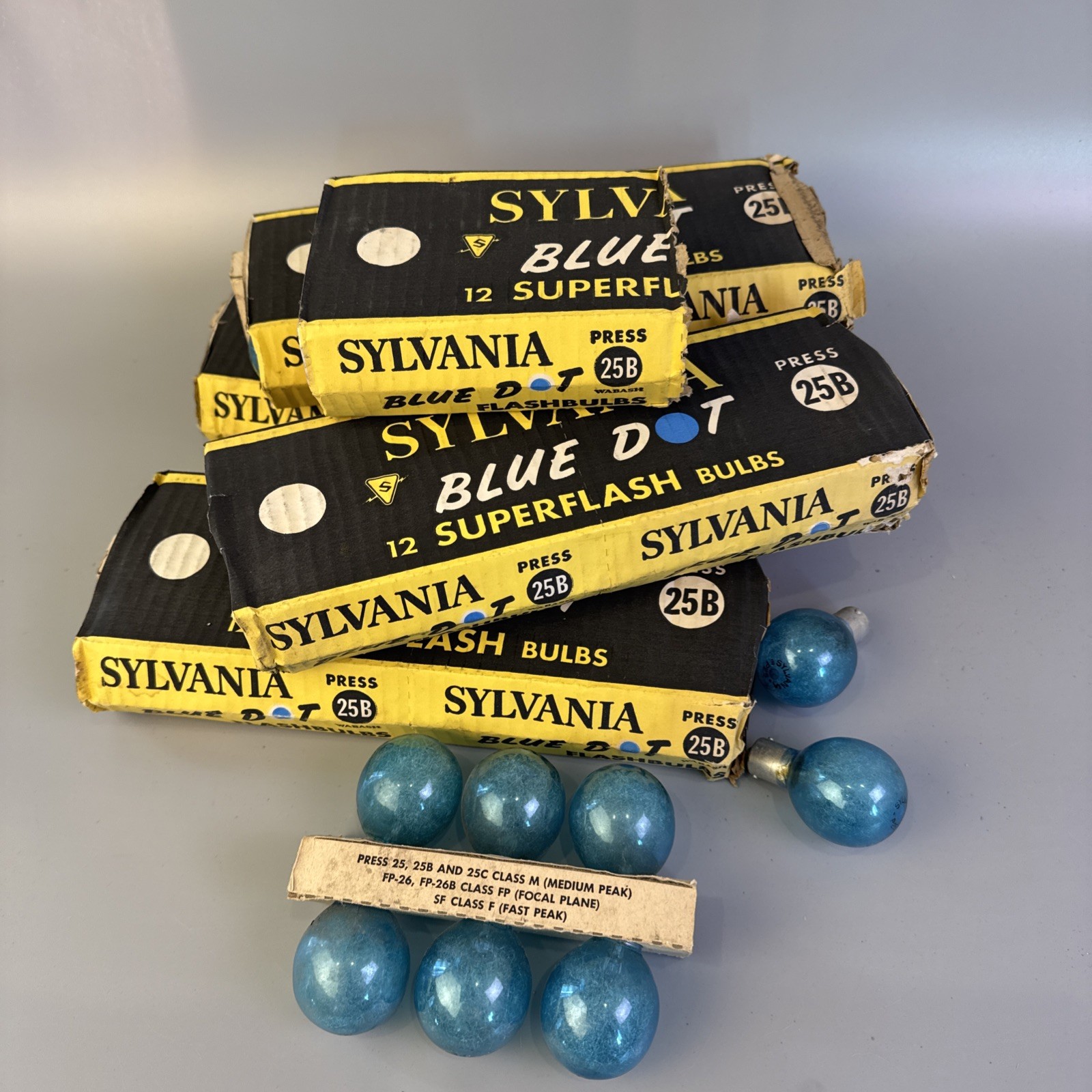 Vintage Sylvania Blue Dot Flash Bulb 25B Lot Of 62 Superflash – AS IS