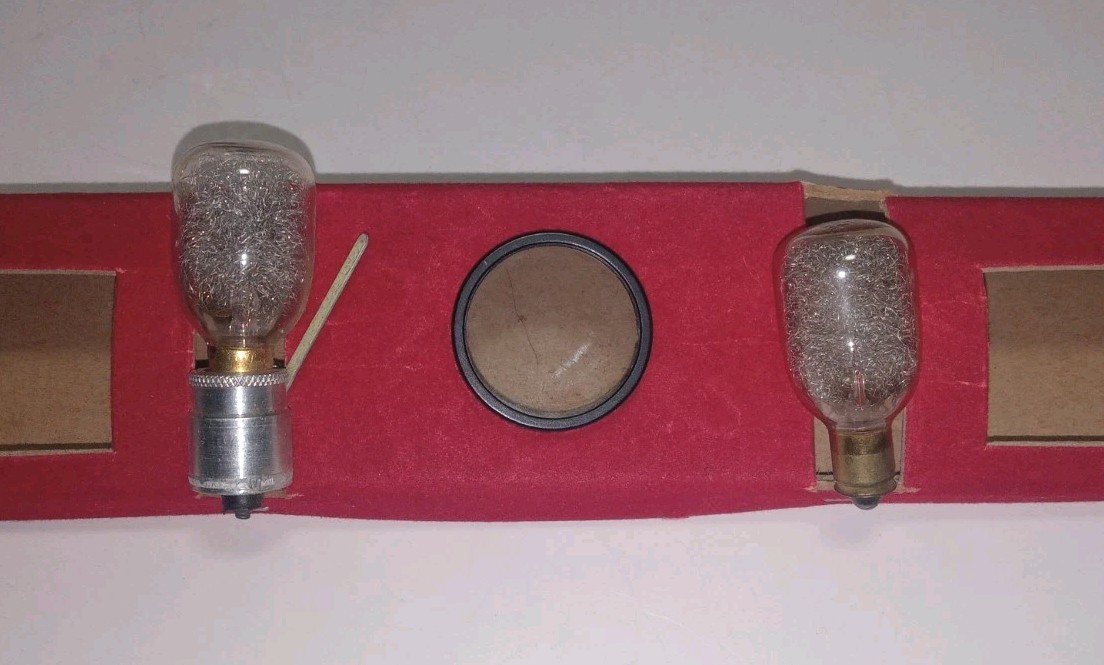 Vtg ANSCO Ready Flash Camera/Carrying Case w/Two Bulbs & No. 29 Portrait Lens 1+