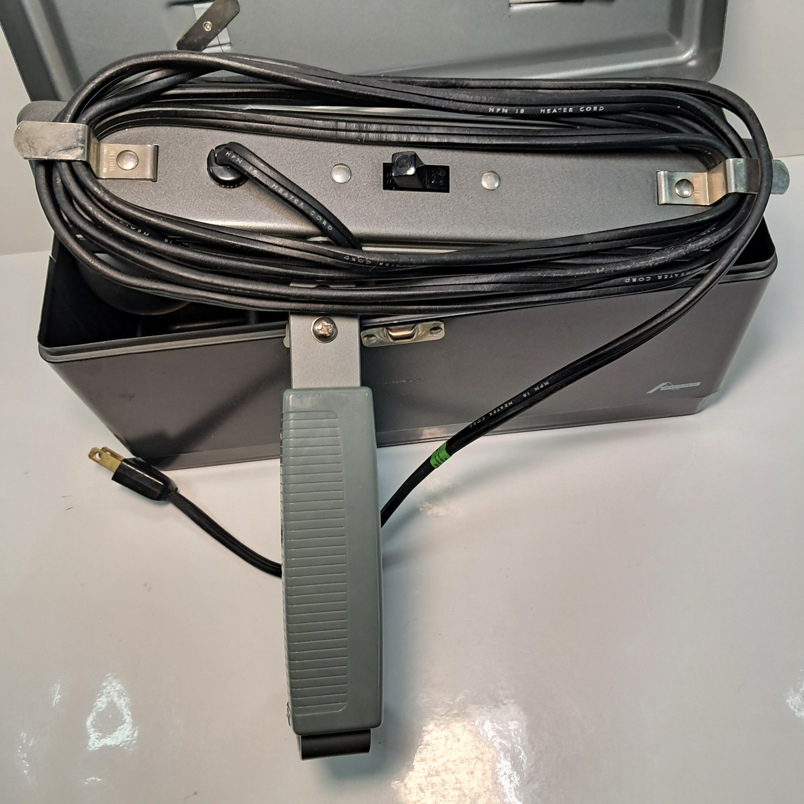 Vtg Adams Indoor Portable Photography 4 Light Fixture Model GL101AW800W W/Case