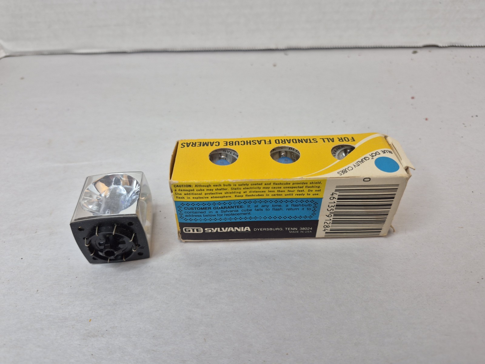 Vintage Sylvania Flash Cubes Blue Dot 4 Cubes 16 Flashes