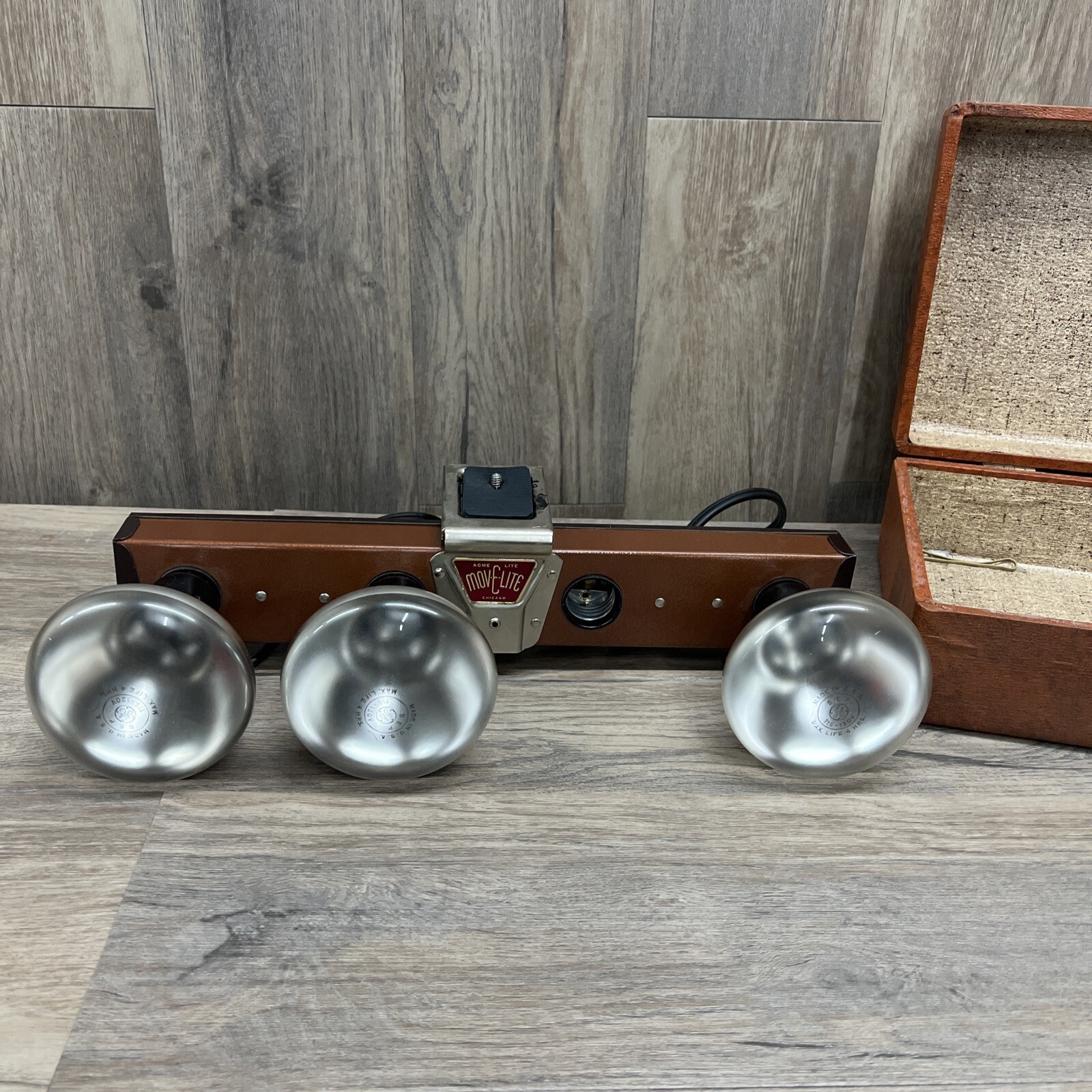 Vintage Acme Mov-E-Lite Light Bar 4 Lamp Sockets Made in Chicago USA 14.75″ Long