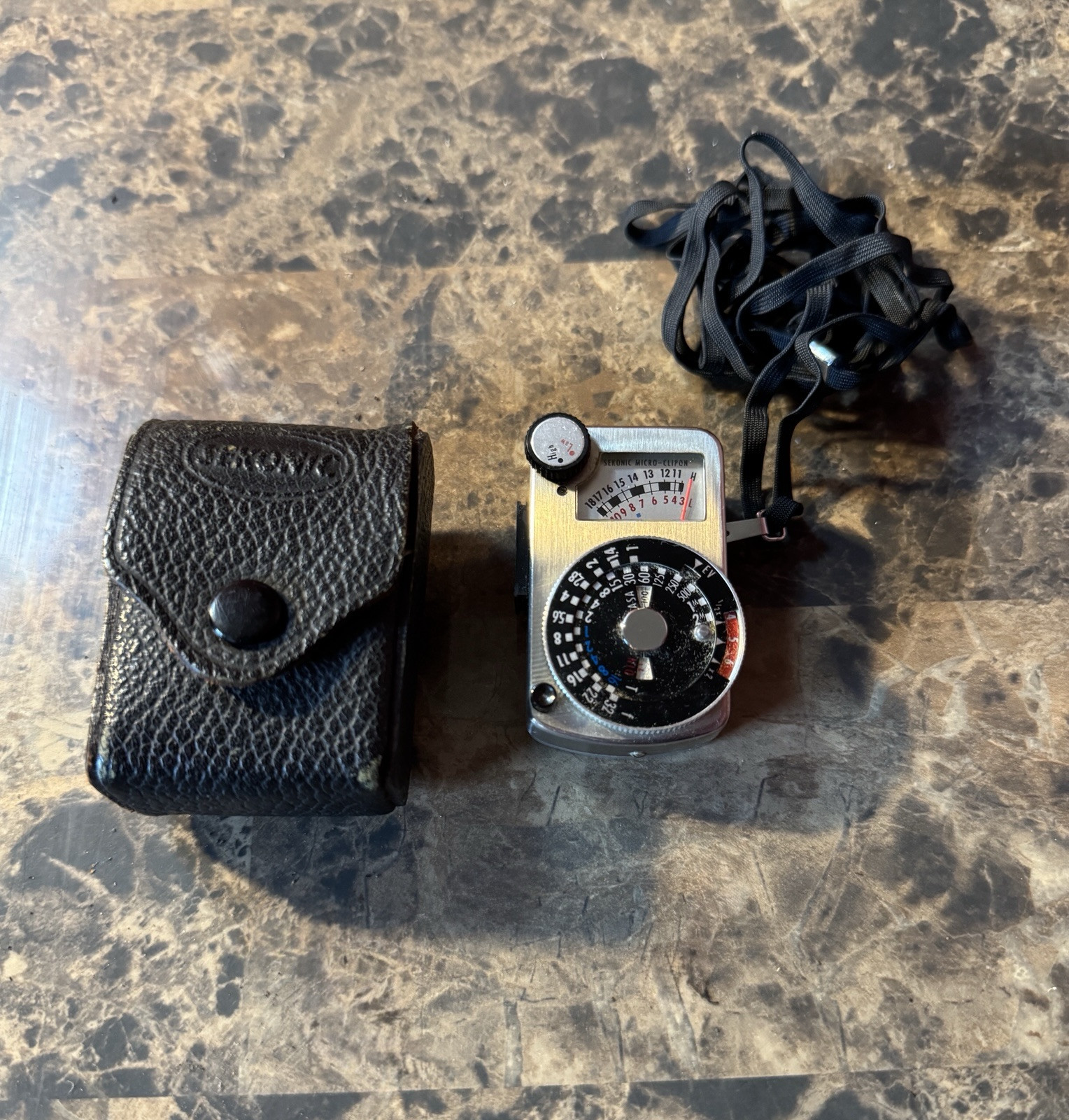 VINTAGE SEKONIC MICRO CLIP-ON LIGHT METER L-136 EXPOSURE METER ORIGINAL CASE