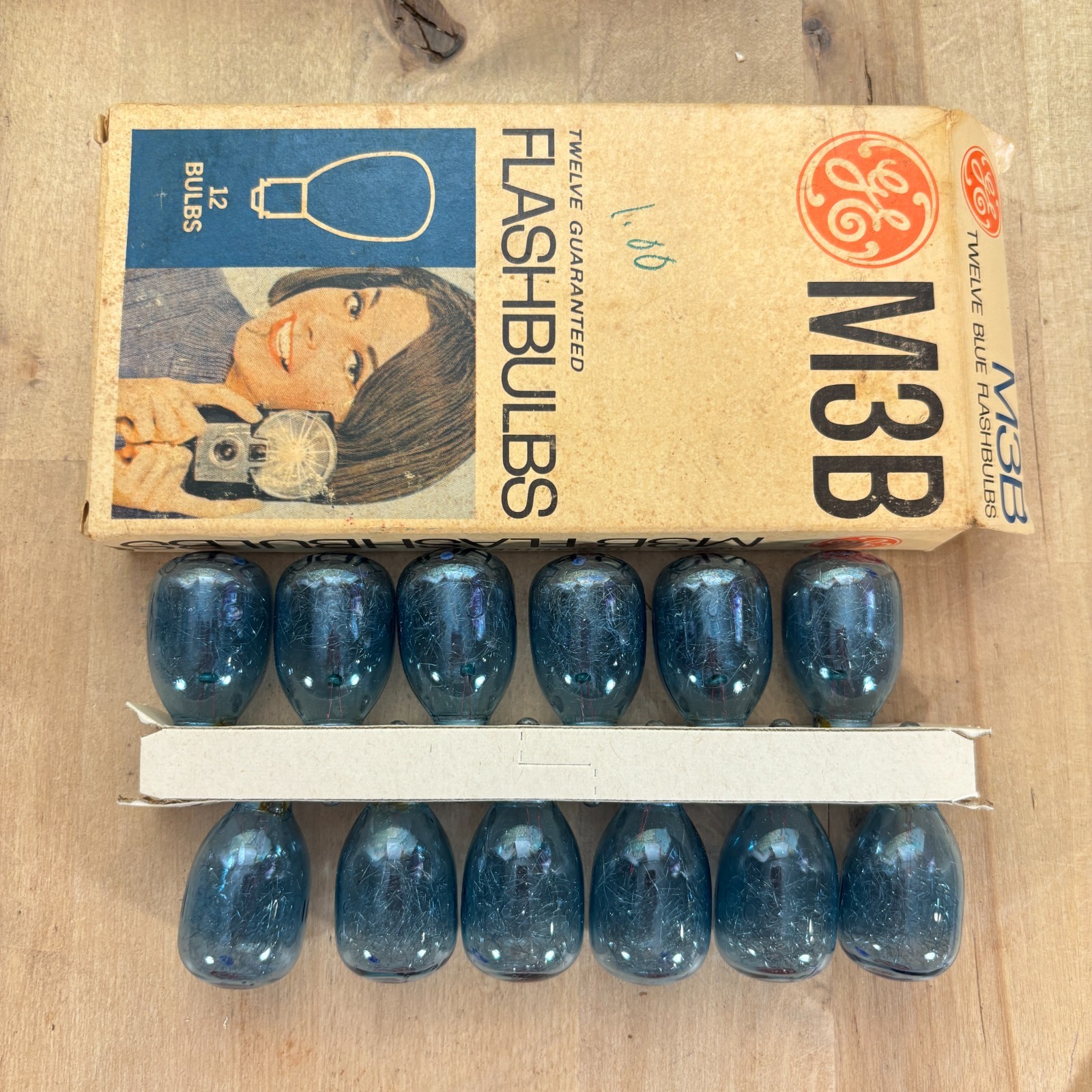 Vintage Lot of 24 Sylvania and GE Blue Dot Flashbulbs M3B