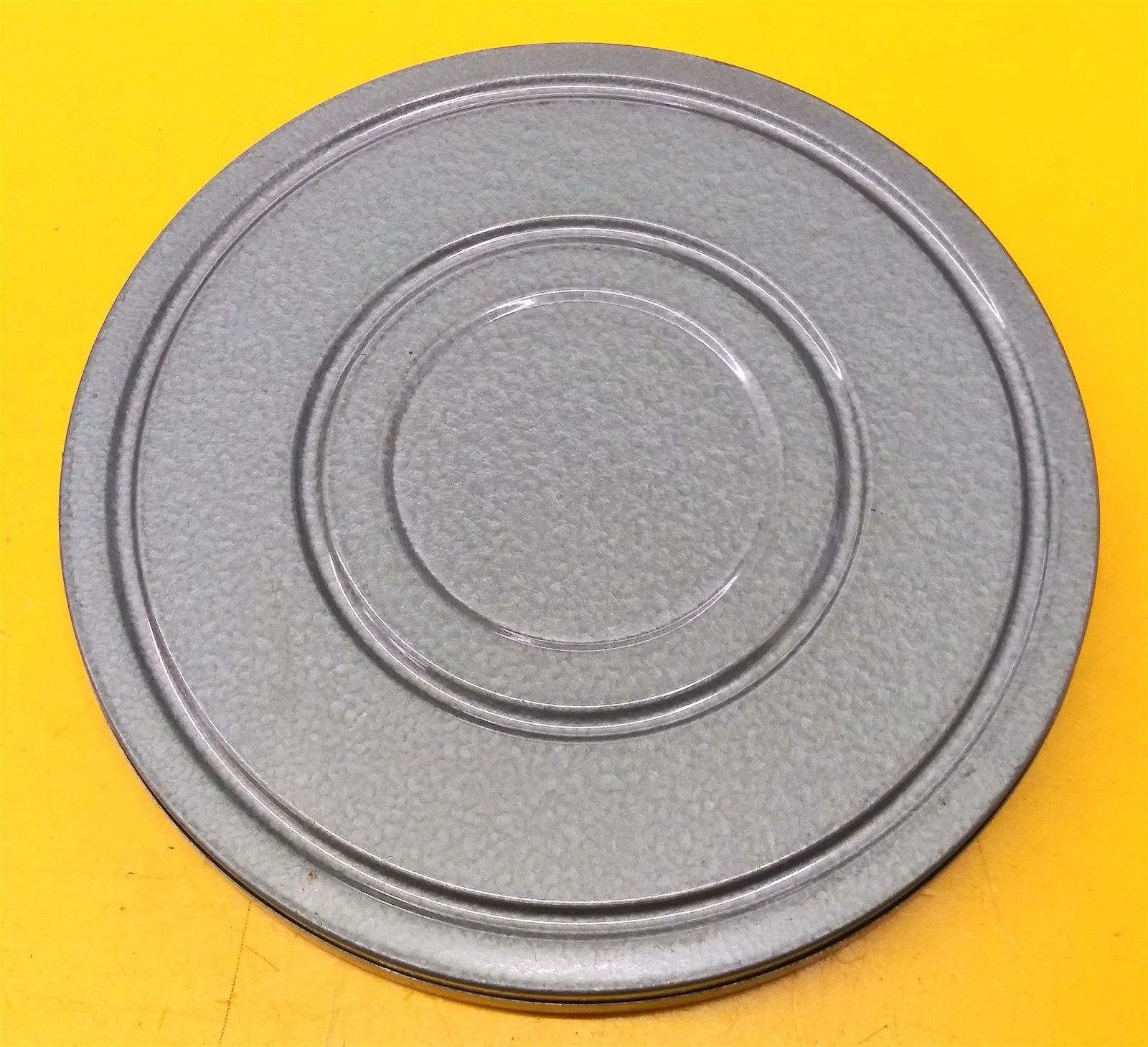 ⭐️⭐️⭐️⭐️⭐️ Bell & Howell Autoload 8mm Film Reel Metal Spool 400ft. w Canister
