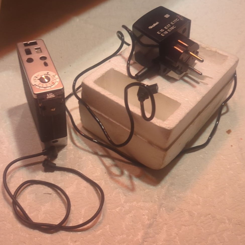 Vintage Rollei E19C Electronic Flash Unit with Charger & Sync Cable