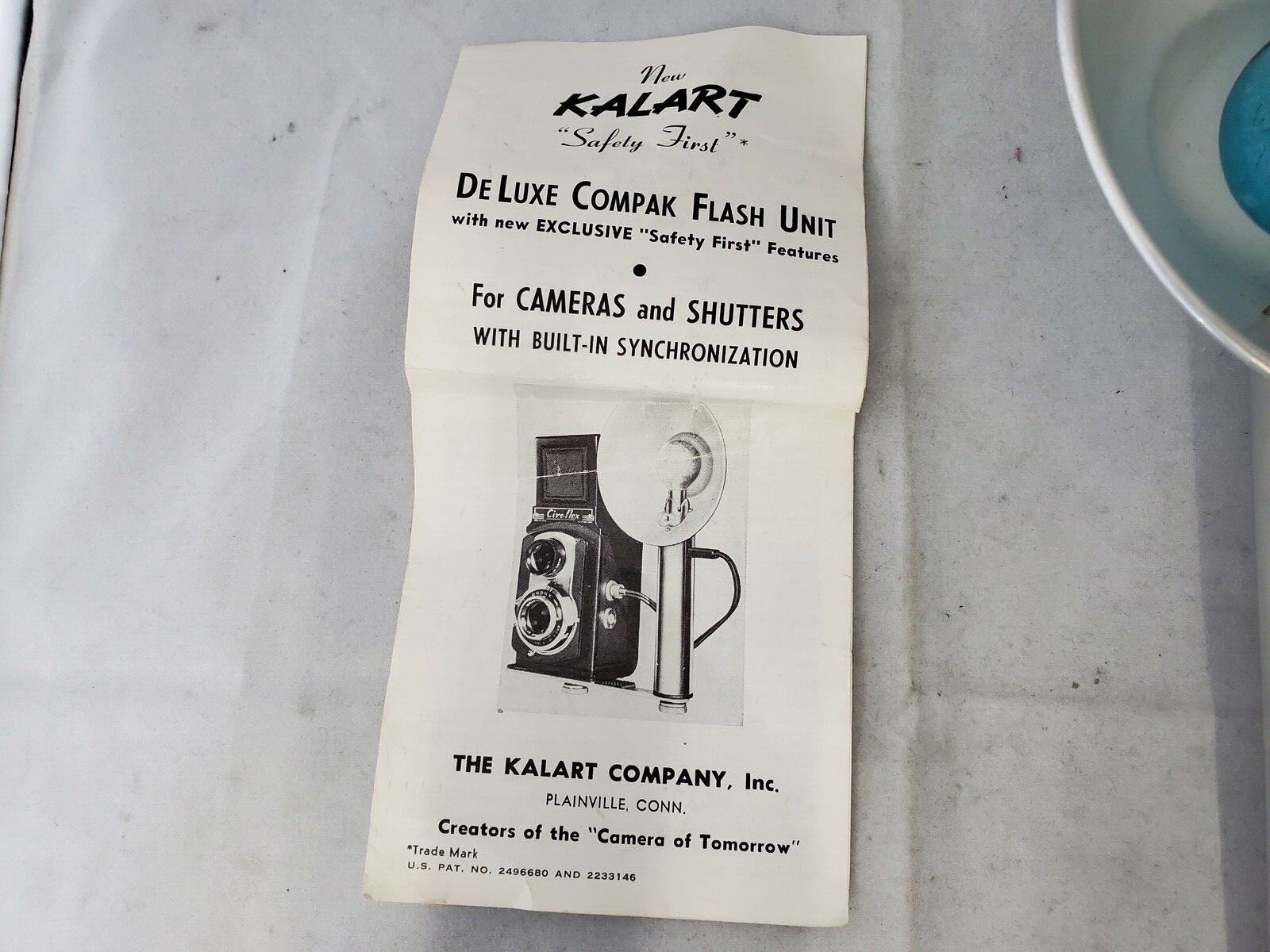 Kalart Safety First De Luxe Compak Flash Unit, No Cord, Untested, Ships Free