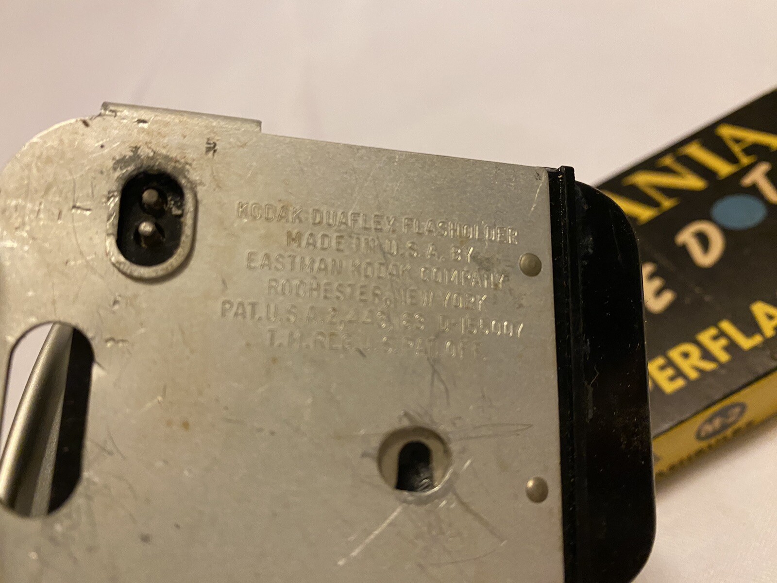 KODAK FLASHOLDER PLUS 16 SLYVANIA BLUE DOT FLASH BULBS