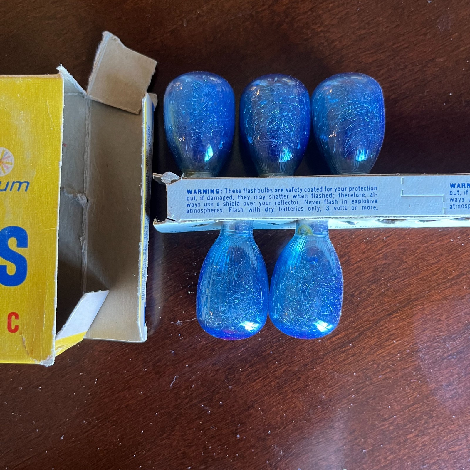 Vintage GE M3B Blue Rhenium Flash Bulbs – Partial Box of 5 – Untested