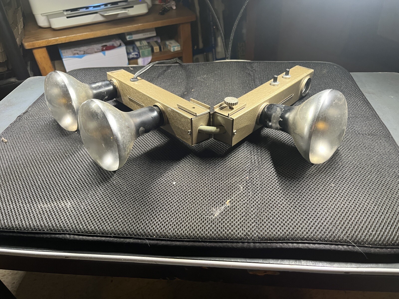 Vintage 4 Light Bar with case (TESTED) BULBS NOT INCLUDED
