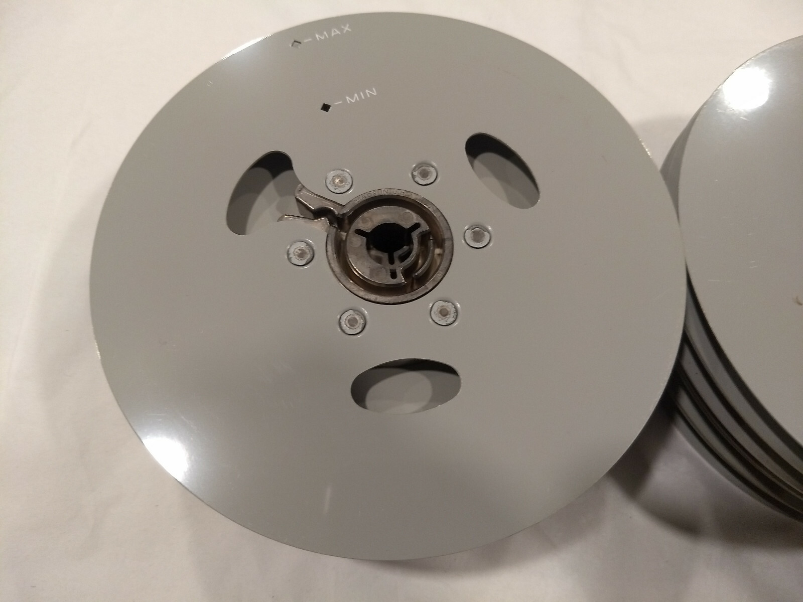 1 (one) Vintage Super 8 Movie REEL, No film 6″ 300ft, 3oz, R605, Made USA
