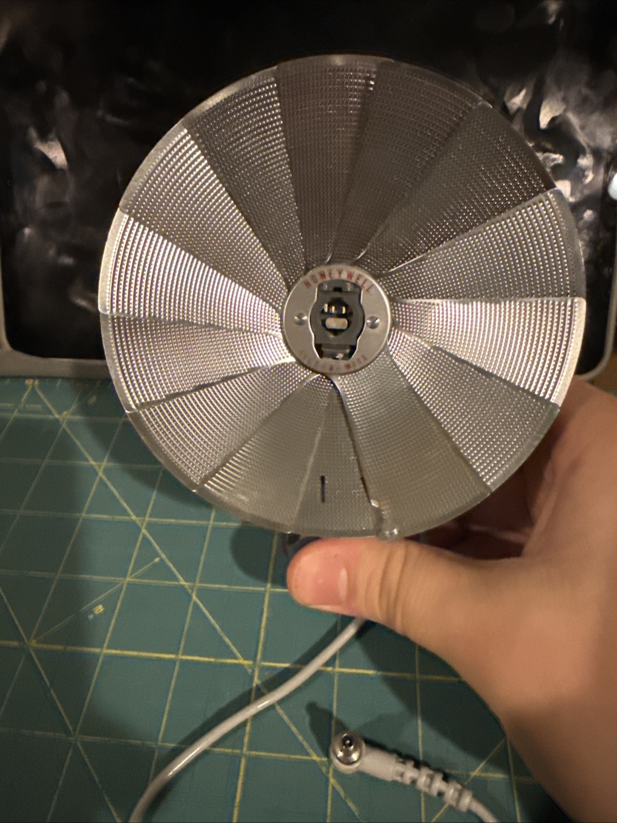 Honeywell Tilt A Mite Flash Unit, Takes AG-1 Bulbs- good condition